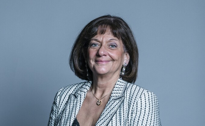 Ros-Altman-full-portrait-cropped-679x419